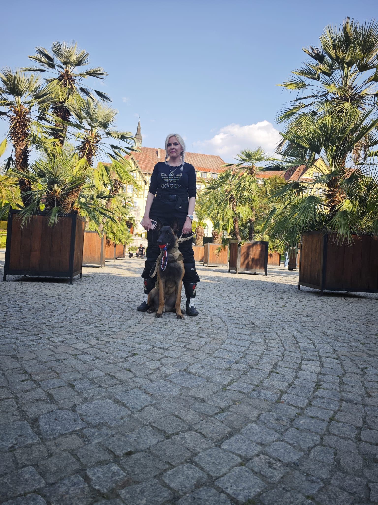 Marta z owczarkiem belgijskim – Psi Mentor